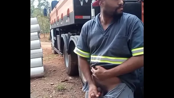 Worker Masturbating on Construction Site Hidden Behind the Company TruckKliplerimi göster