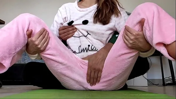 Tunjukkan asian amateur real homemade teasing pussy and small tits fetish in pajamas Klip saya