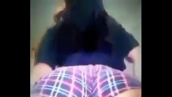 Show Thick white girl twerking my Clips