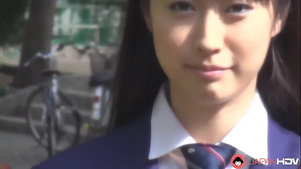 Tomomi Motozawa in school uniform sucks a classmateKliplerimi göster