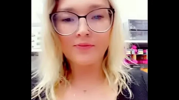 Mostrar Flashing my tits in walmart mis clips