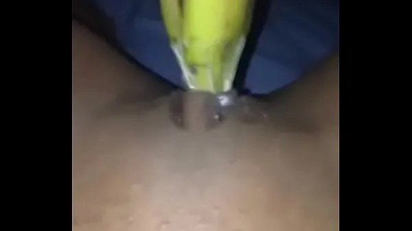 عرض esta perra metiéndose un platano مقاطعي